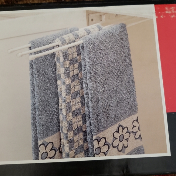 Rev-A-Shelf Pull Out Towel Rack - NEW IN BOX- White - Picture 4 of 6